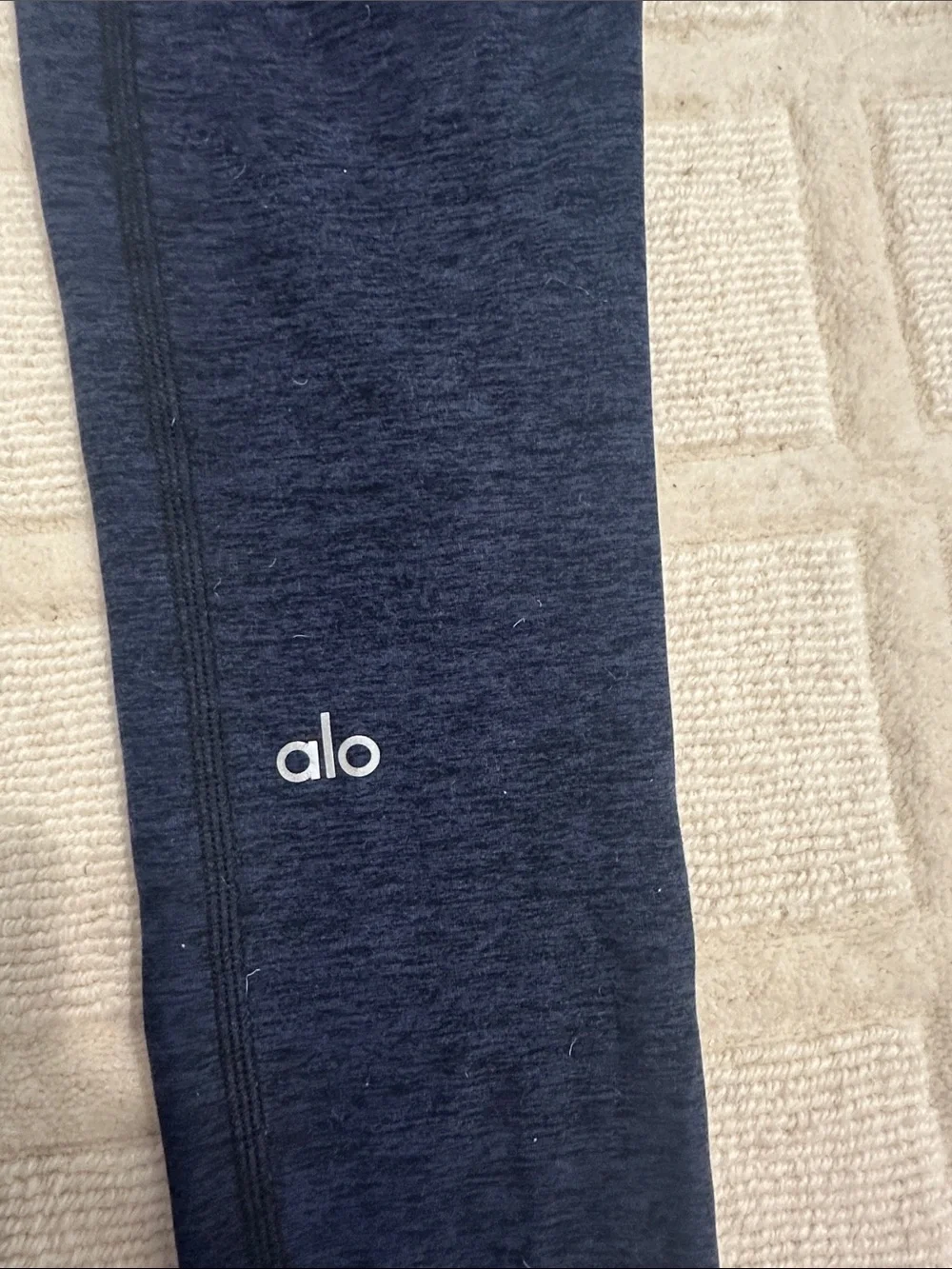 ALO Yoga navy leggings - Picture 3 of 3
